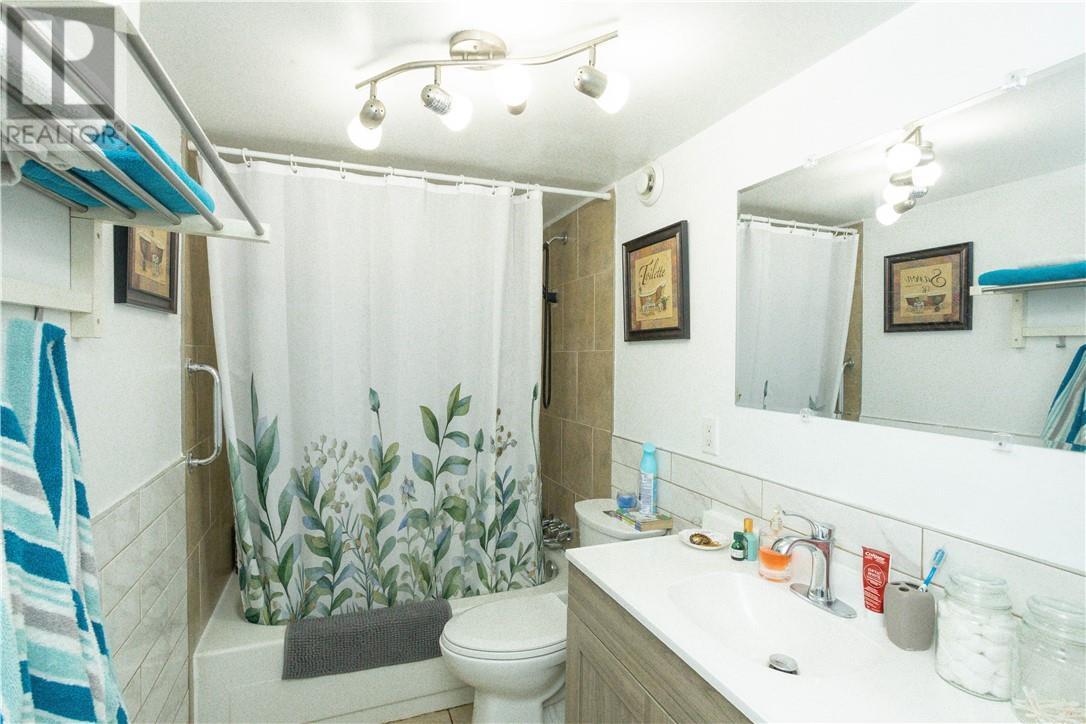 3235 Errington Avenue, Chelmsford, ON