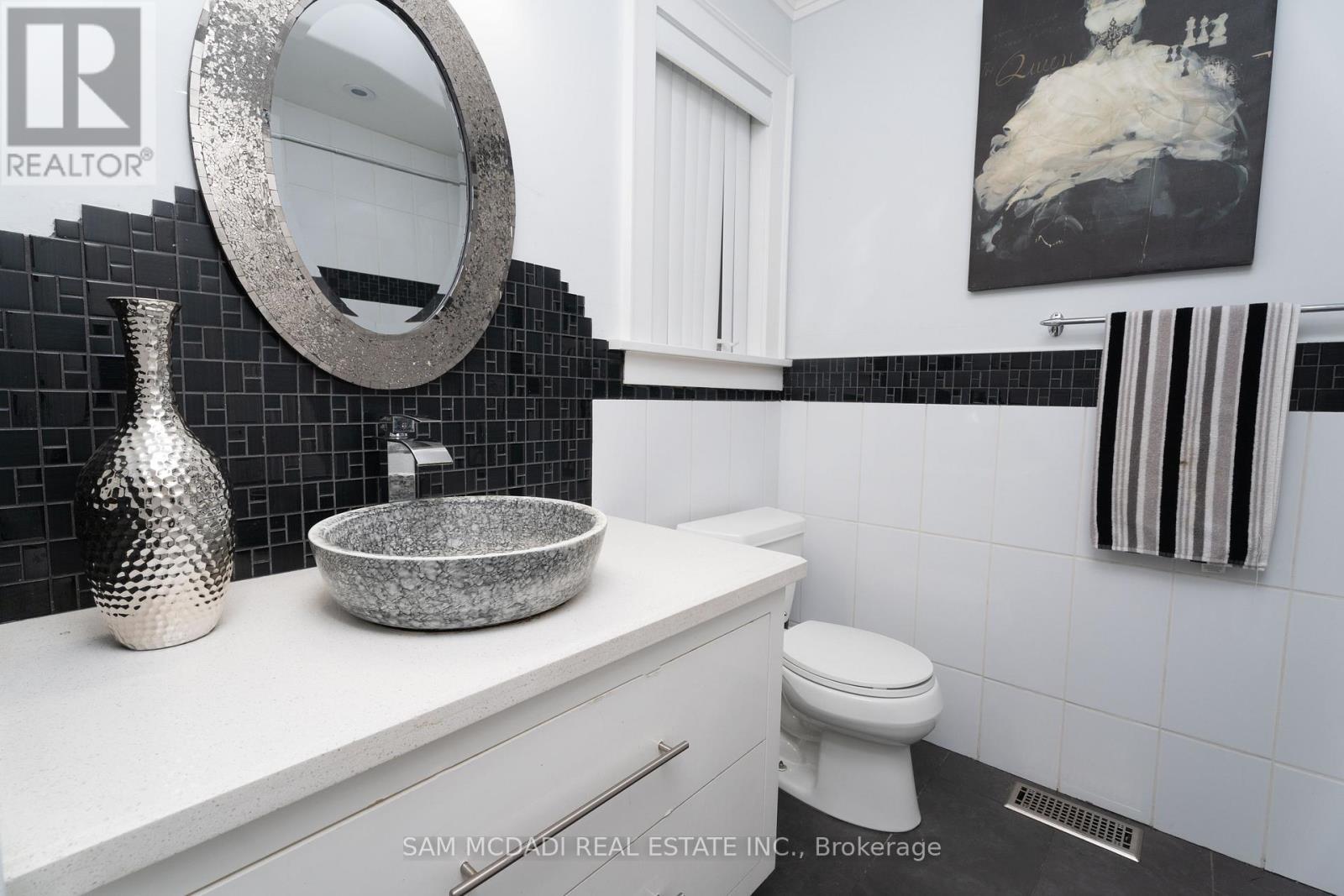 2489 Olinda Court, Mississauga, ON - Indoor Photo Showing Bathroom