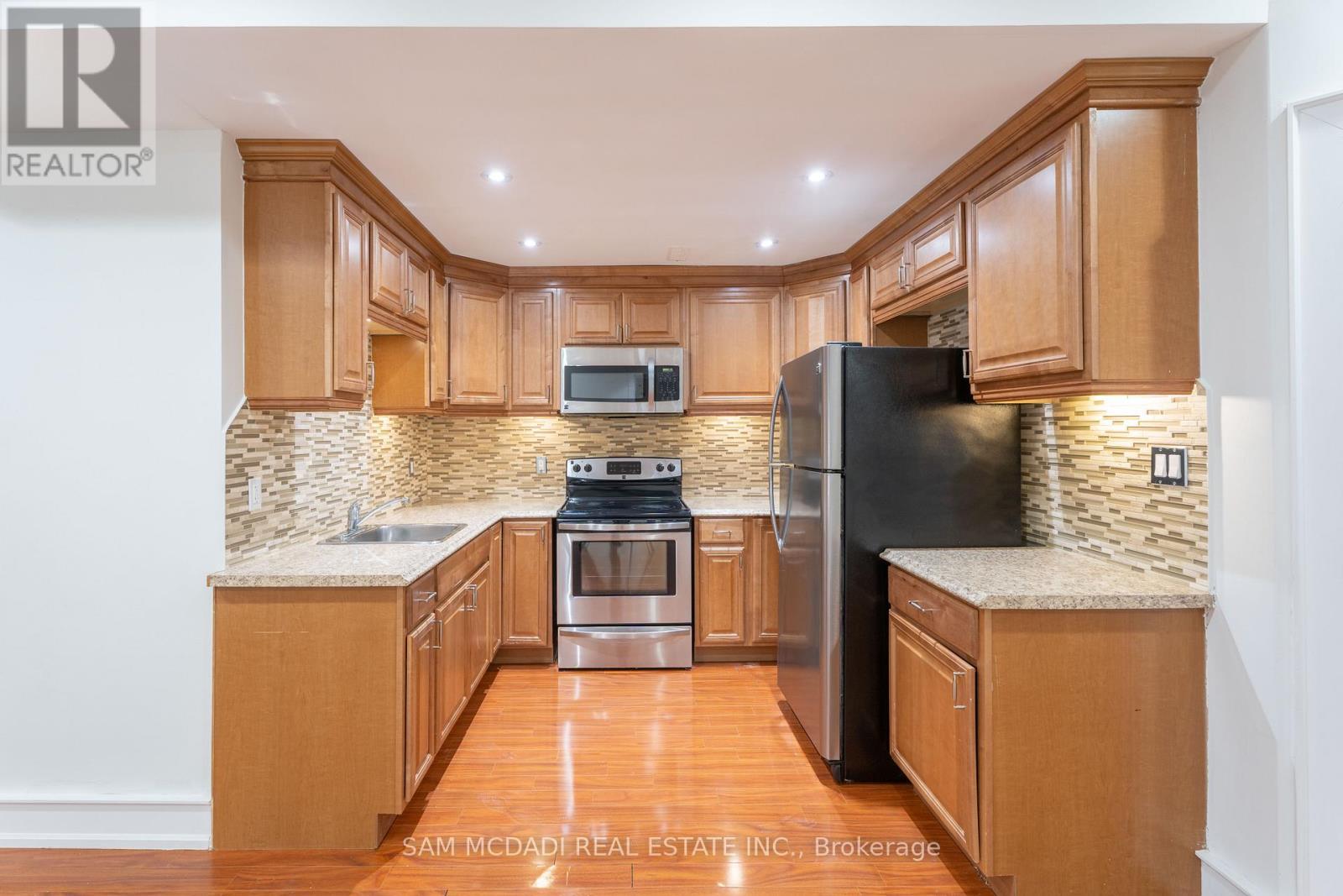 2489 Olinda Court, Mississauga, ON - Indoor Photo Showing Kitchen