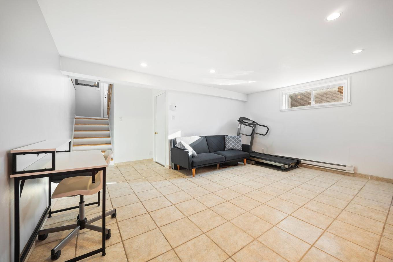 Basement - 475 Boul. Des Prés-Verts, La Prairie, QC - Indoor Photo Showing Other Room