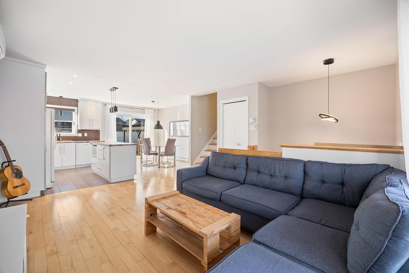 Living room - 475 Boul. Des Prés-Verts, La Prairie, QC - Indoor Photo Showing Living Room