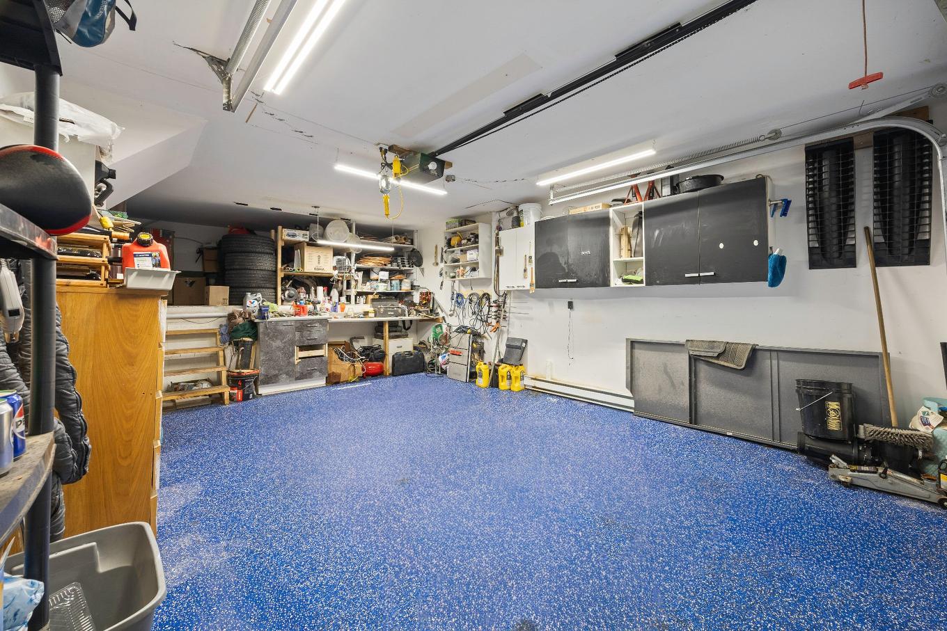 Garage - 475 Boul. Des Prés-Verts, La Prairie, QC - Indoor Photo Showing Garage