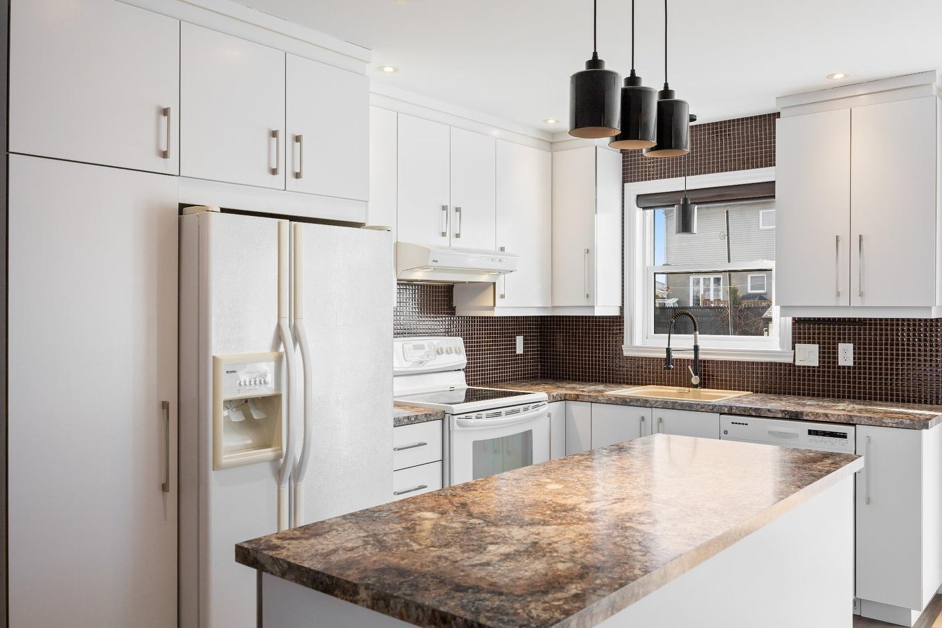 Kitchen - 475 Boul. Des Prés-Verts, La Prairie, QC - Indoor Photo Showing Kitchen