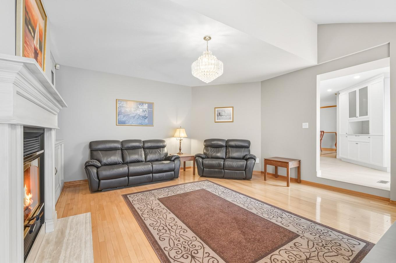 Family room - 565 Rue Des Tulipes, La Prairie, QC - Indoor Photo Showing Living Room With Fireplace