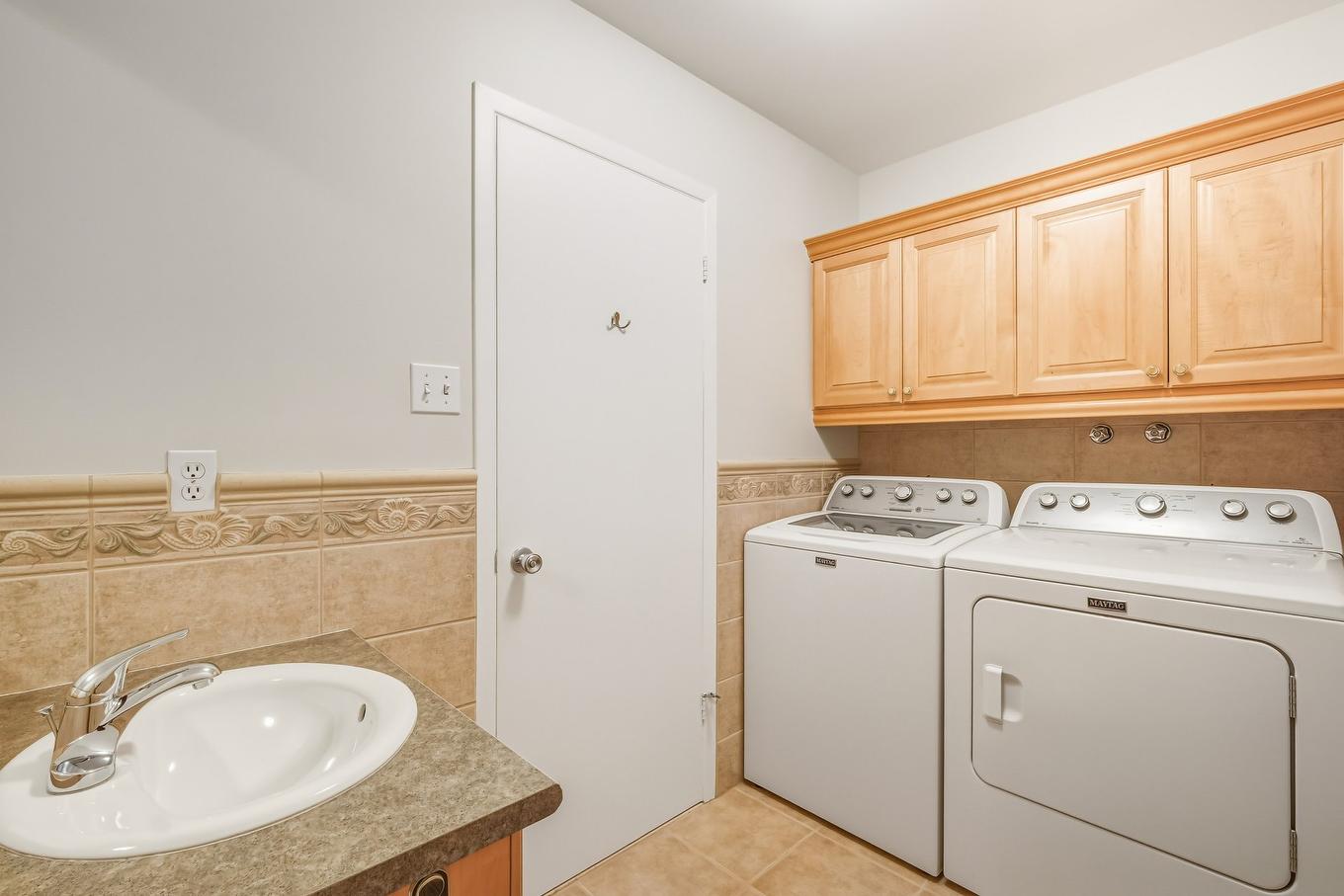 Laundry room - 565 Rue Des Tulipes, La Prairie, QC - Indoor Photo Showing Laundry Room