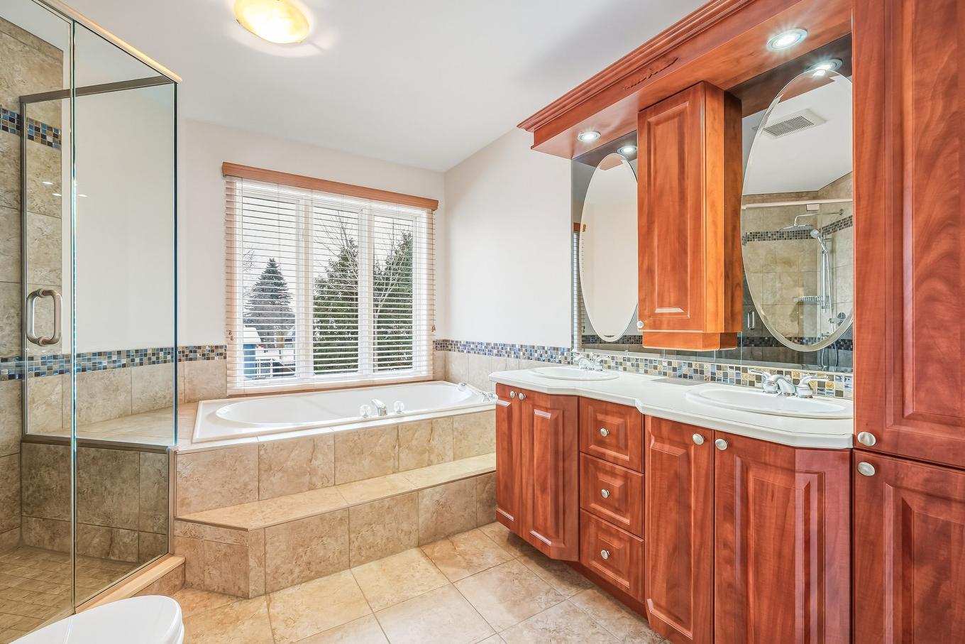 Bathroom - 565 Rue Des Tulipes, La Prairie, QC - Indoor Photo Showing Bathroom