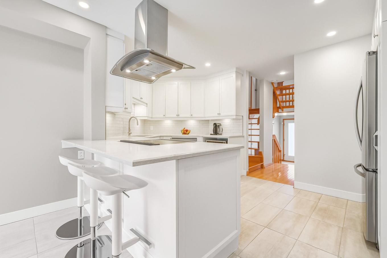 Kitchen - 565 Rue Des Tulipes, La Prairie, QC - Indoor Photo Showing Kitchen