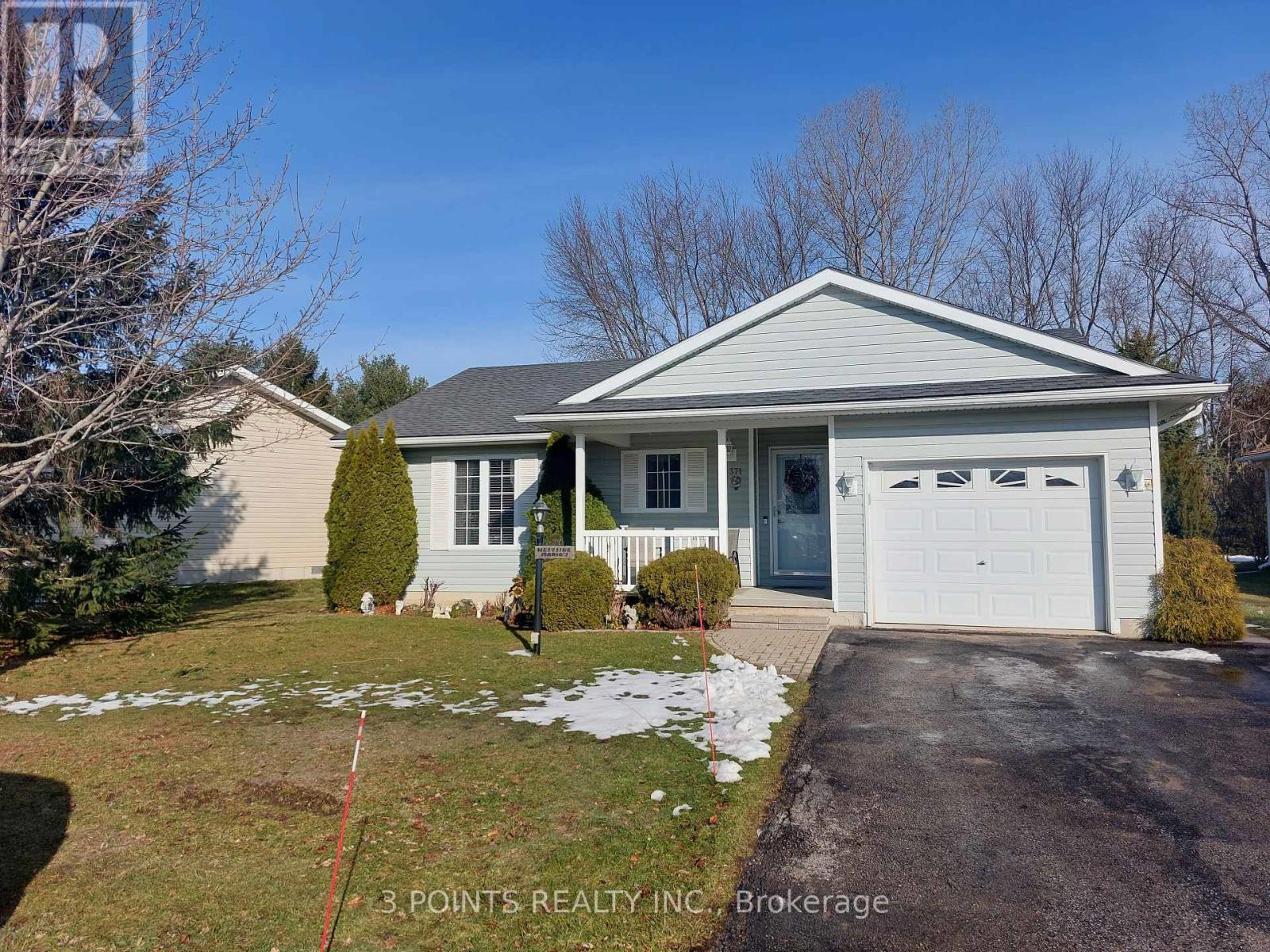 371 Shannon Boulevard, South Huron (Stephen), ON - Outdoor With Facade