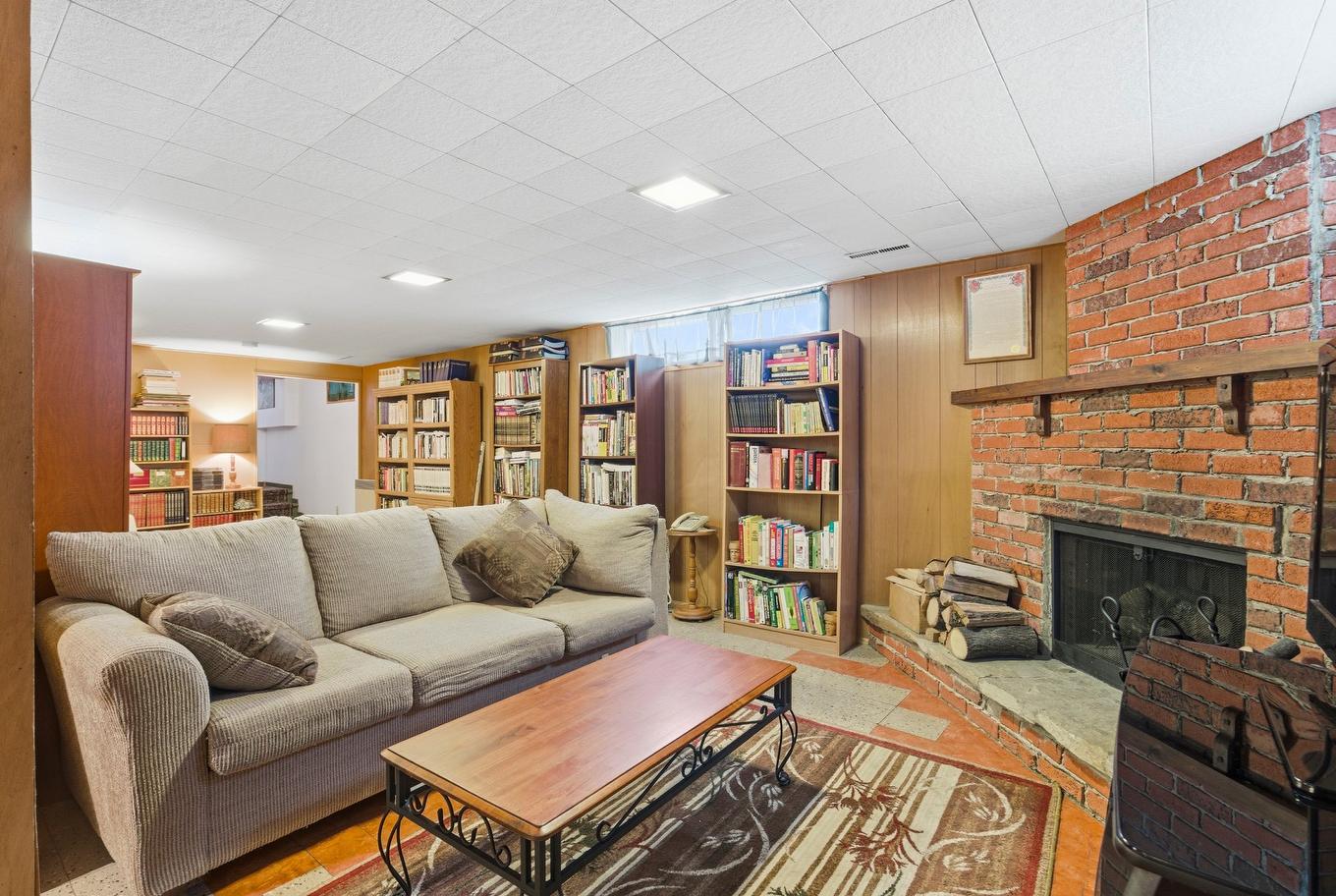 Sous-sol - 5107 Rue Aquila, Montréal (Pierrefonds-Roxboro), QC - Indoor With Fireplace