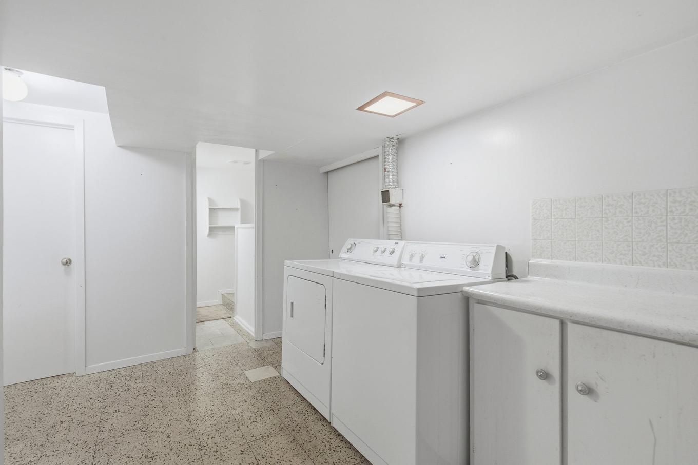 Salle de lavage - 5107 Rue Aquila, Montréal (Pierrefonds-Roxboro), QC - Indoor Photo Showing Laundry Room