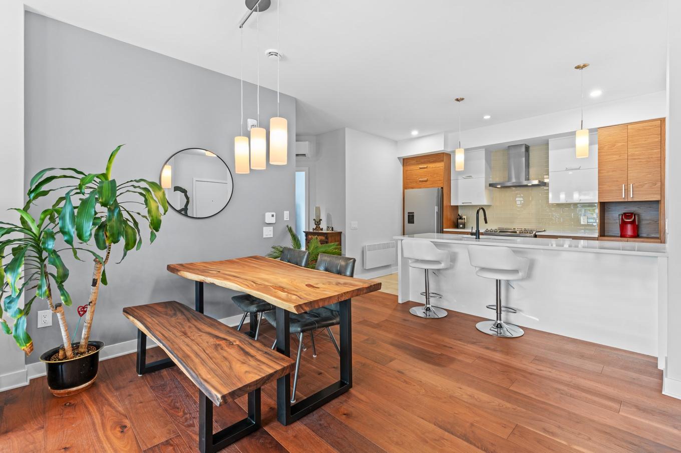 Salle à manger - 411-17905 Rue Du Grand-Prix, Mirabel, QC - Indoor Photo Showing Kitchen With Upgraded Kitchen