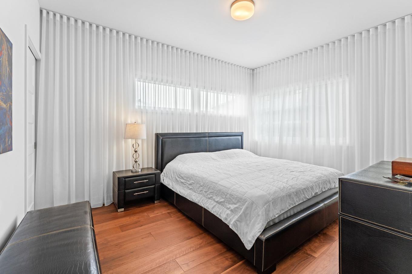 Chambre à coucher principale - 411-17905 Rue Du Grand-Prix, Mirabel, QC - Indoor Photo Showing Bedroom