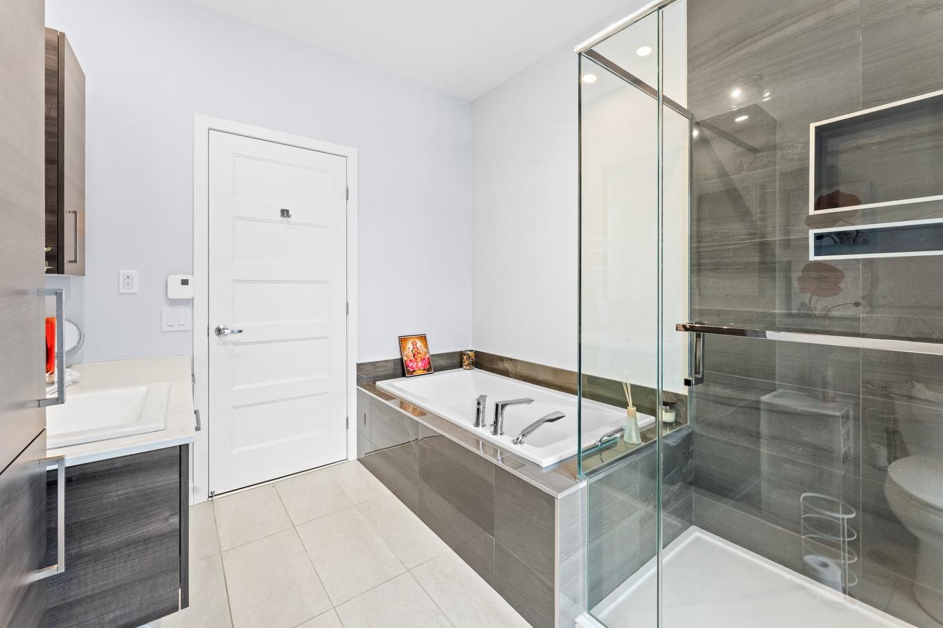 Salle de bains - 411-17905 Rue Du Grand-Prix, Mirabel, QC - Indoor Photo Showing Bathroom