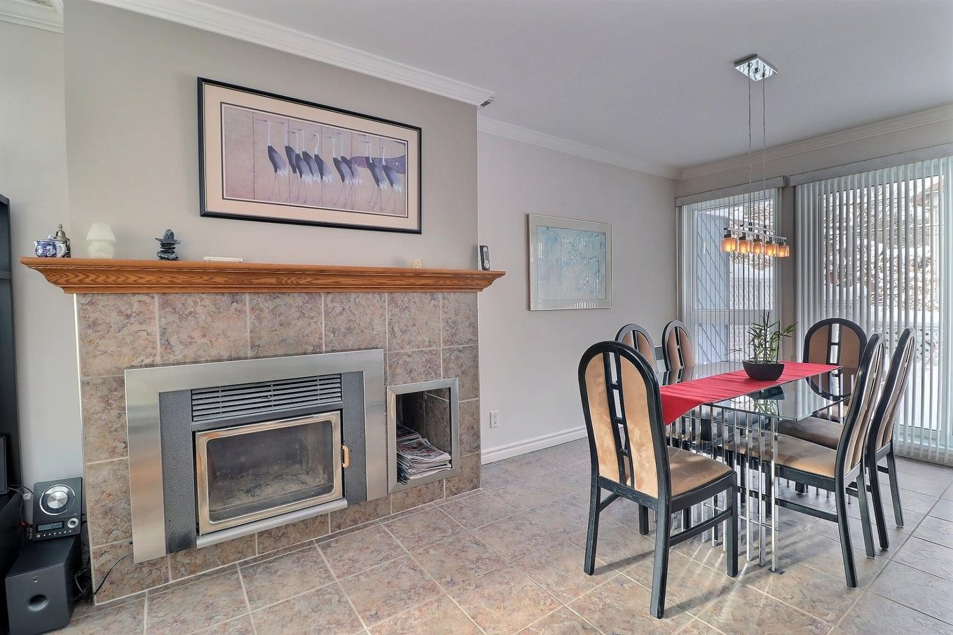 Living room - 281 Rue Du Valais, Québec (Charlesbourg), QC - Indoor With Fireplace