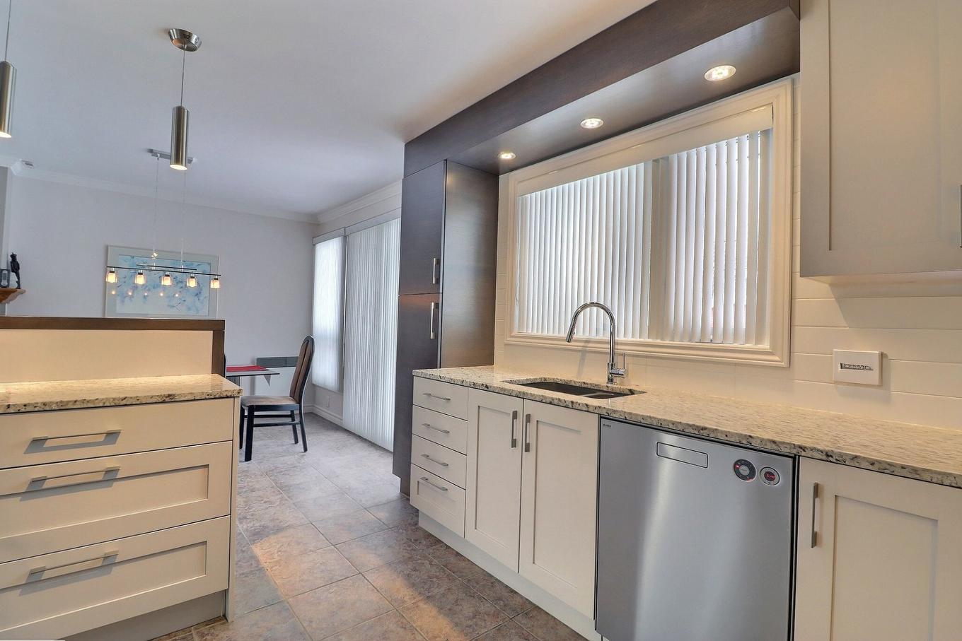 Kitchen - 281 Rue Du Valais, Québec (Charlesbourg), QC - Indoor Photo Showing Kitchen With Double Sink