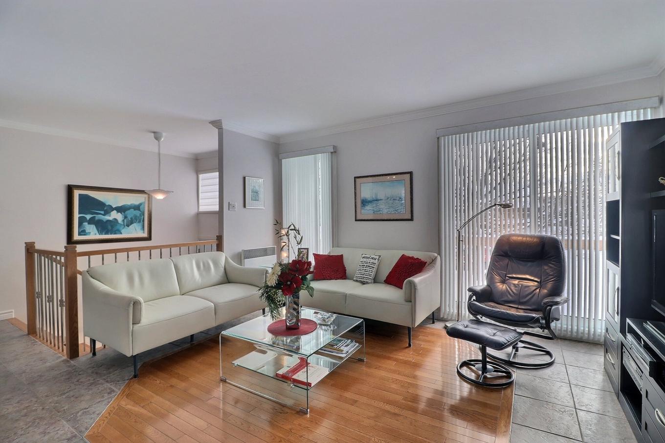 Living room - 281 Rue Du Valais, Québec (Charlesbourg), QC - Indoor Photo Showing Living Room