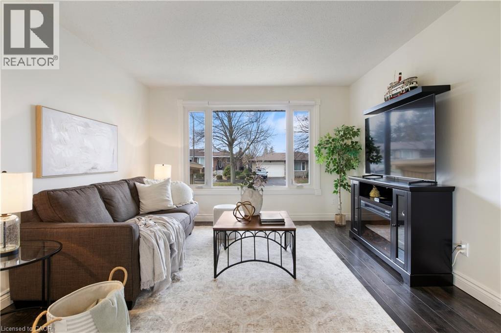 60 Devonglen Drive, Kitchener, ON - Indoor Photo Showing Living Room