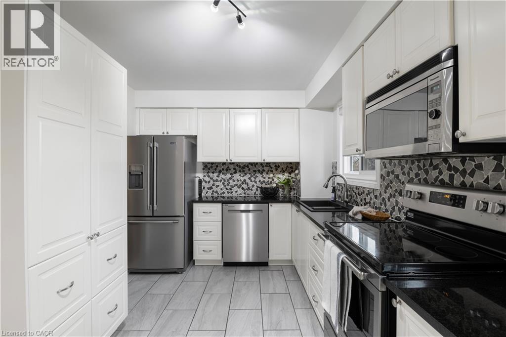 60 Devonglen Drive, Kitchener, ON - Indoor Photo Showing Kitchen With Stainless Steel Kitchen