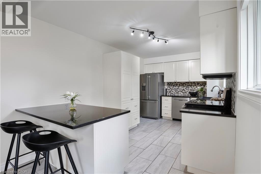 60 Devonglen Drive, Kitchener, ON - Indoor Photo Showing Kitchen