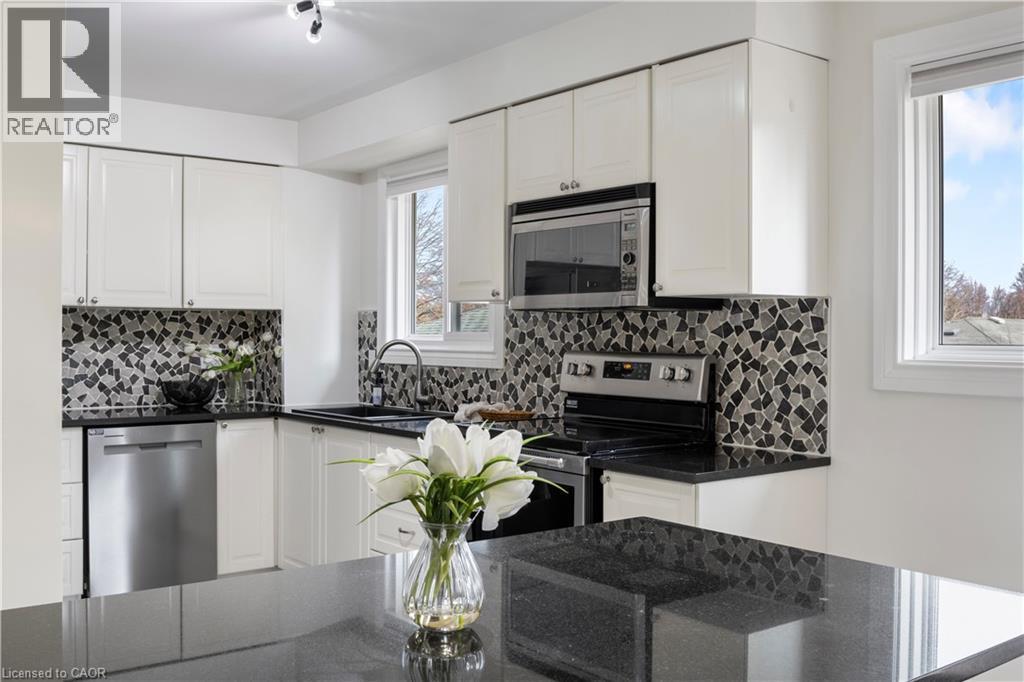 60 Devonglen Drive, Kitchener, ON - Indoor Photo Showing Kitchen