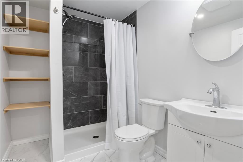 60 Devonglen Drive, Kitchener, ON - Indoor Photo Showing Bathroom