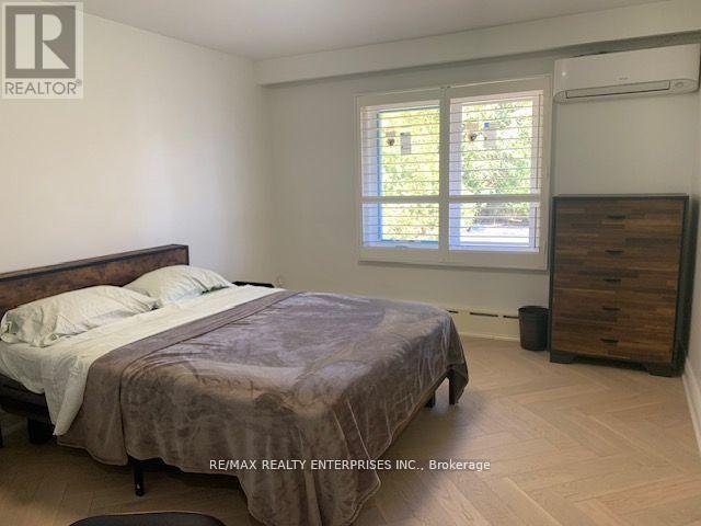 2037 Lynchmere Avenue, Mississauga, ON - Indoor Photo Showing Bedroom