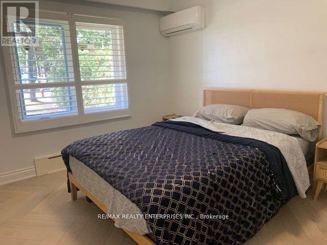 2037 Lynchmere Avenue, Mississauga, ON - Indoor Photo Showing Bedroom