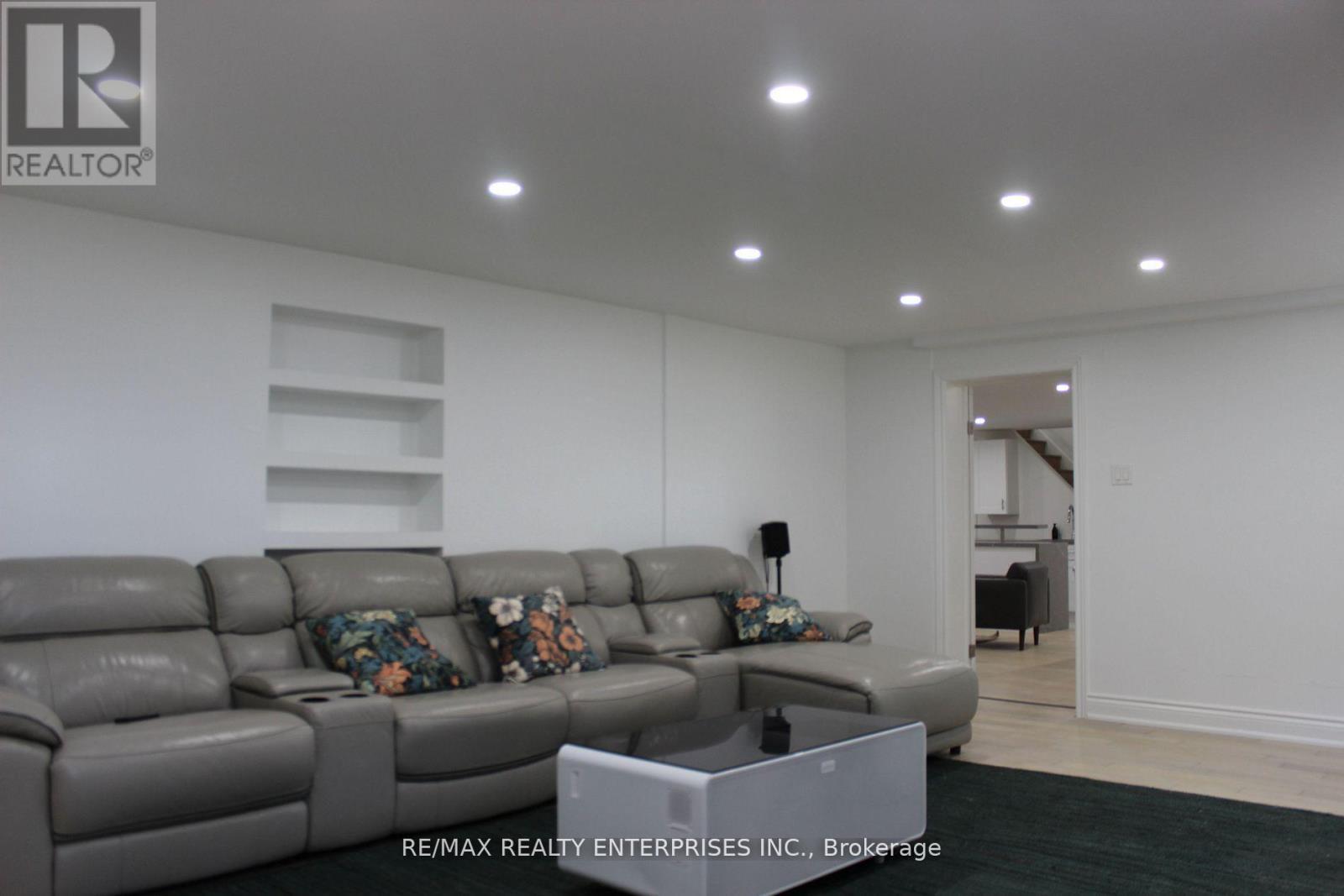 2037 Lynchmere Avenue, Mississauga, ON - Indoor