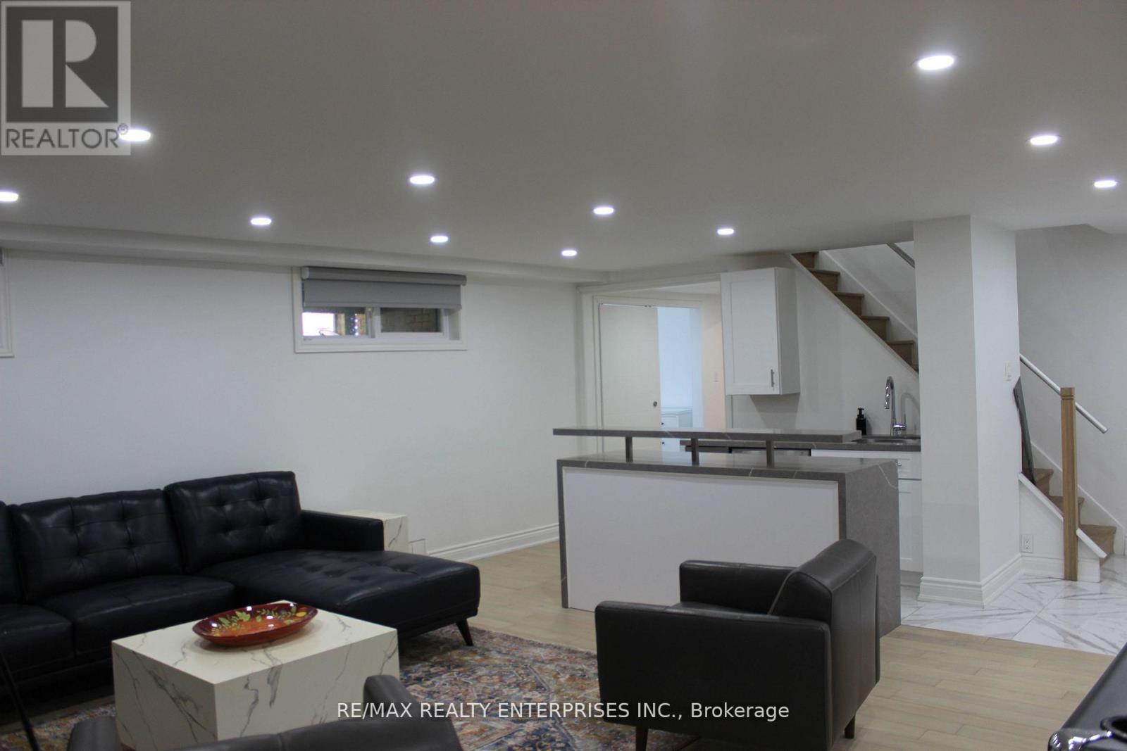 2037 Lynchmere Avenue, Mississauga, ON - Indoor