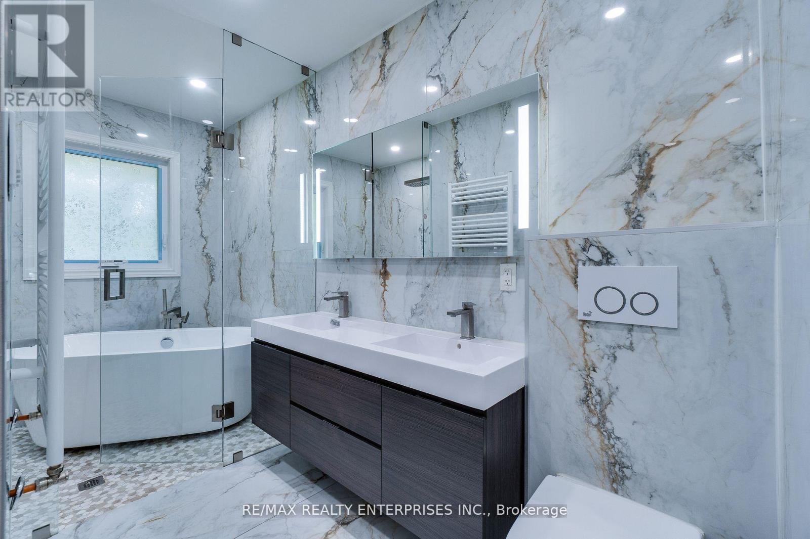 2037 Lynchmere Avenue, Mississauga, ON - Indoor Photo Showing Bathroom