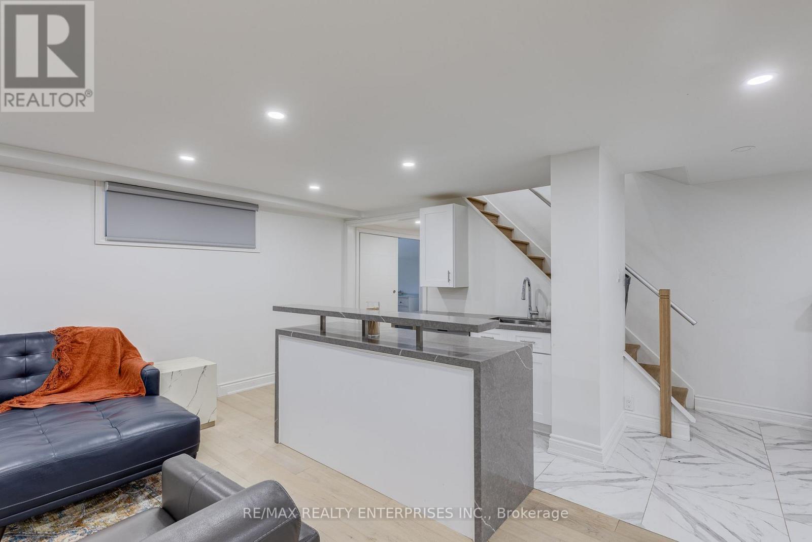 2037 Lynchmere Avenue, Mississauga, ON - Indoor