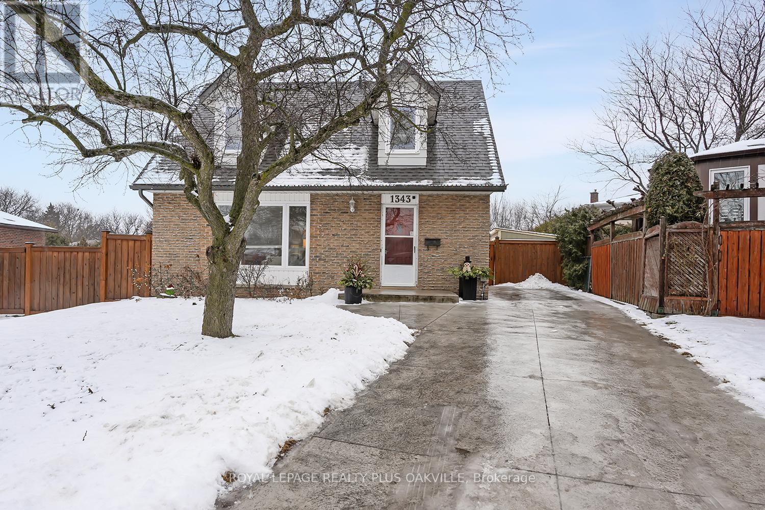1343 Janina Boulevard, Burlington, ON - Outdoor