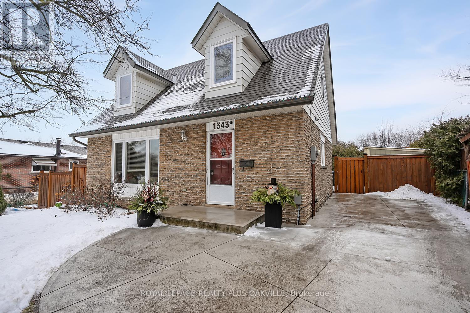 1343 Janina Boulevard, Burlington, ON - Outdoor
