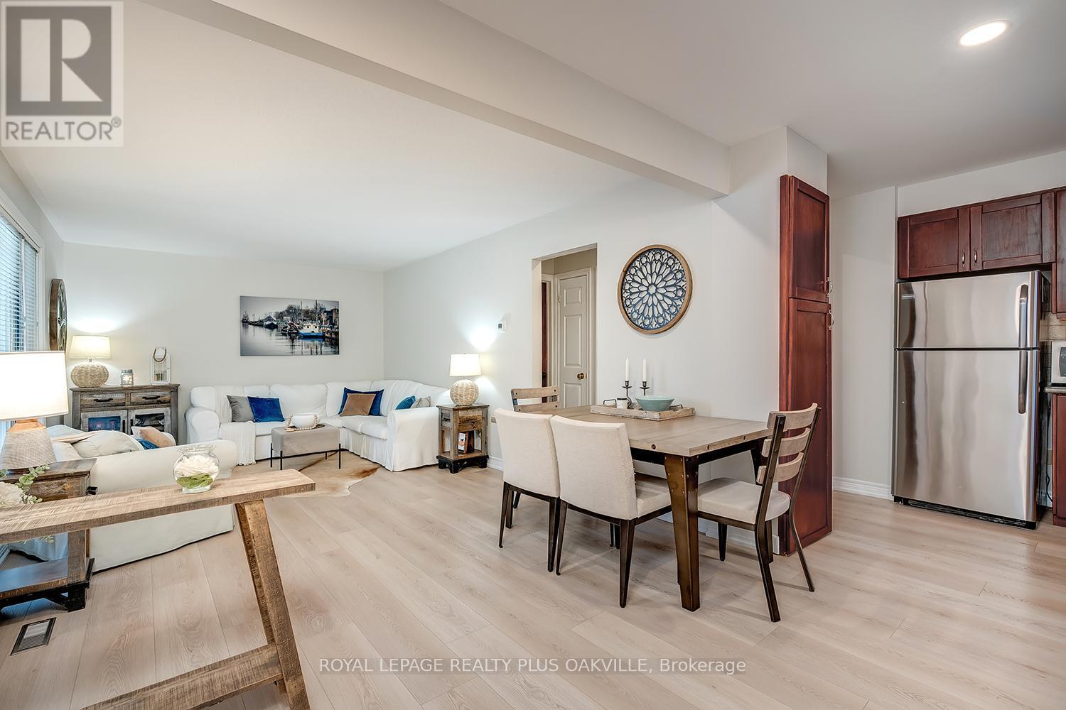 1343 Janina Boulevard, Burlington, ON - Indoor Photo Showing Other Room