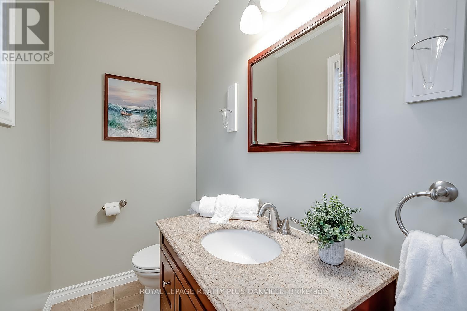 1343 Janina Boulevard, Burlington, ON - Indoor Photo Showing Bathroom