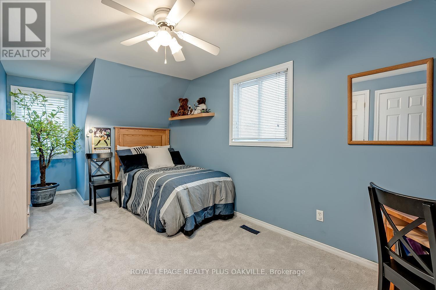 1343 Janina Boulevard, Burlington, ON - Indoor Photo Showing Bedroom
