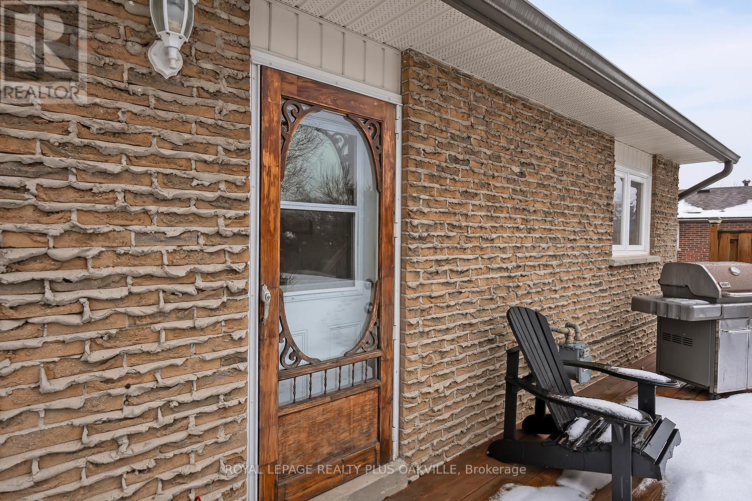 1343 Janina Boulevard, Burlington, ON - Outdoor With Exterior