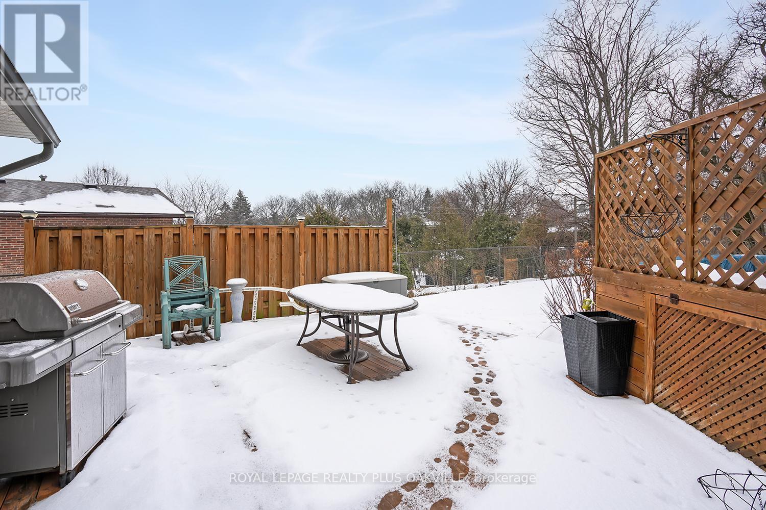1343 Janina Boulevard, Burlington, ON - Outdoor