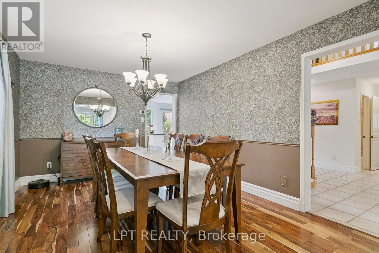 1823 The Chase, Mississauga, ON - Indoor Photo Showing Dining Room