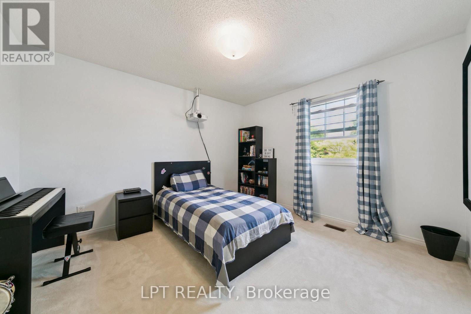 1823 The Chase, Mississauga, ON - Indoor Photo Showing Bedroom