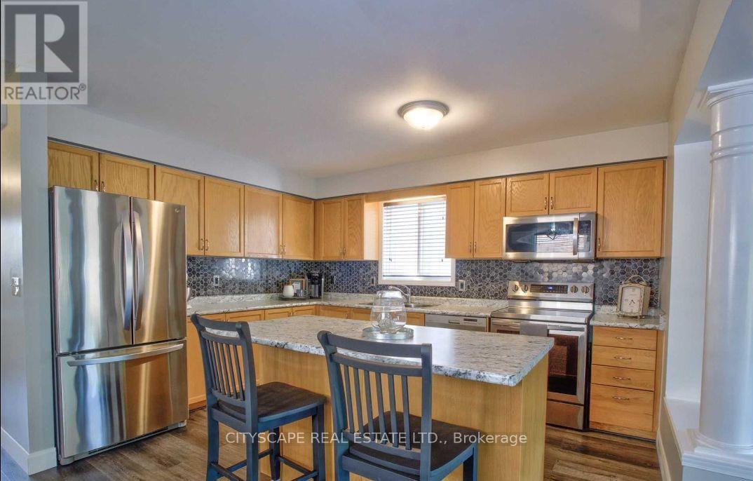 44 Gees Way, Cambridge, ON - Indoor Photo Showing Kitchen