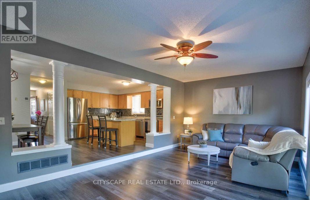 44 Gees Way, Cambridge, ON - Indoor Photo Showing Other Room