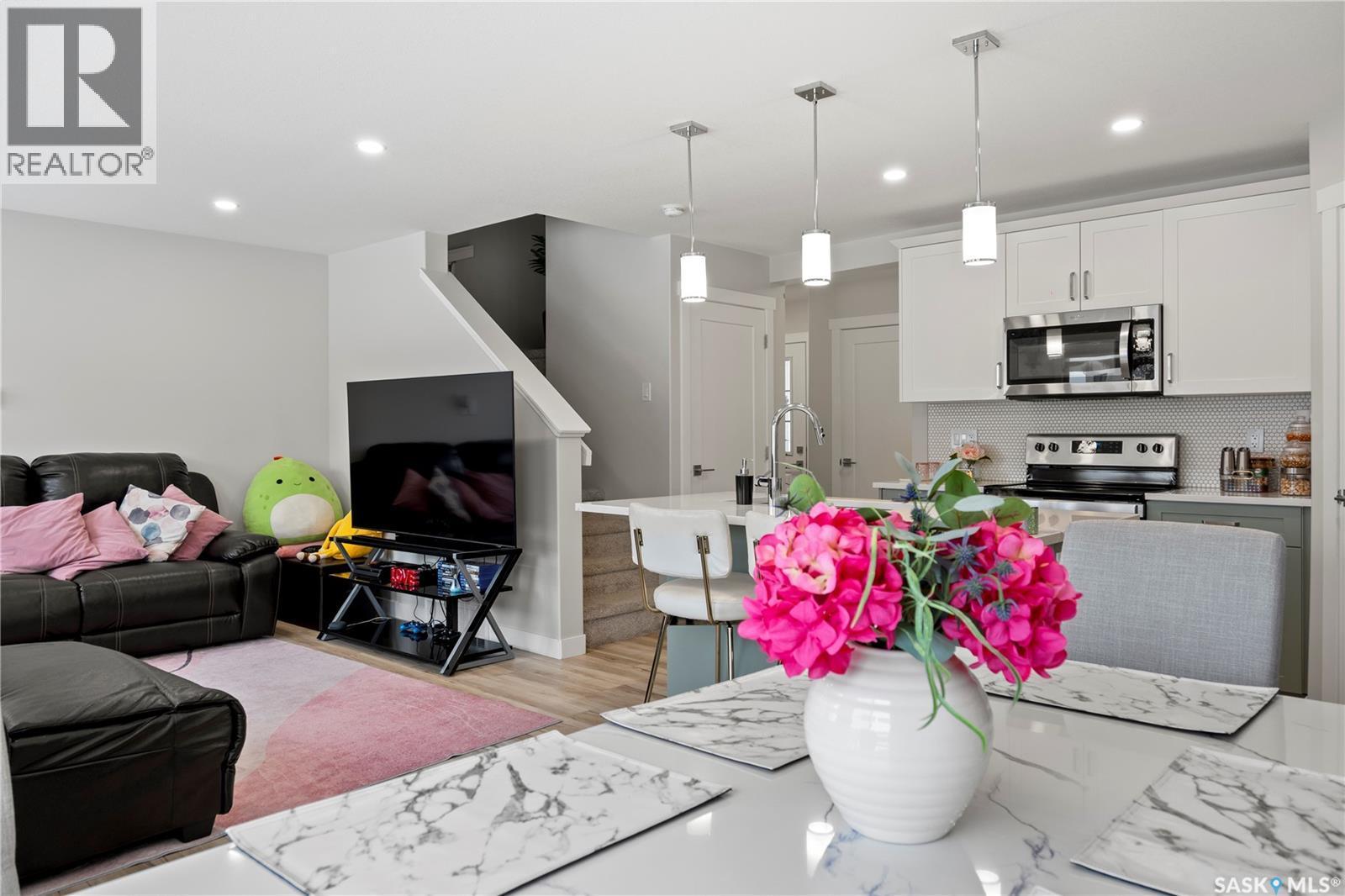 4000 Waterer Street, Regina, SK - Indoor