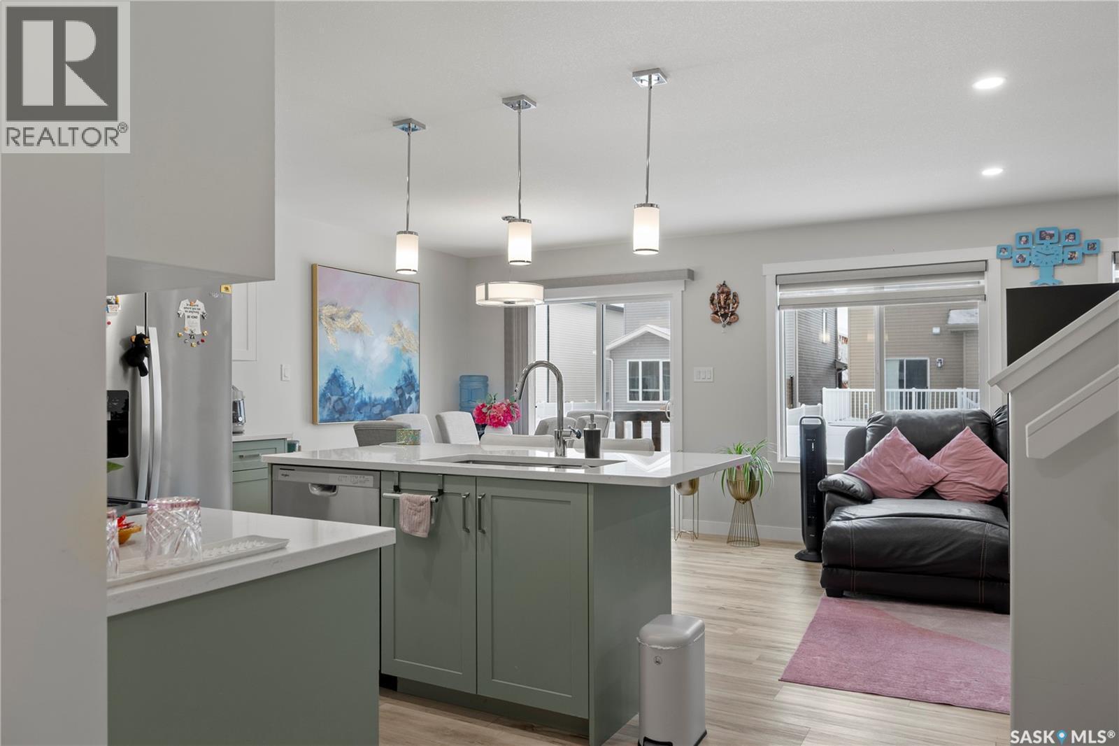 4000 Waterer Street, Regina, SK - Indoor Photo Showing Kitchen With Upgraded Kitchen