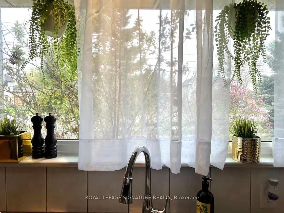 1350 Rebecca Street, Oakville, ON - Indoor Photo Showing Bathroom