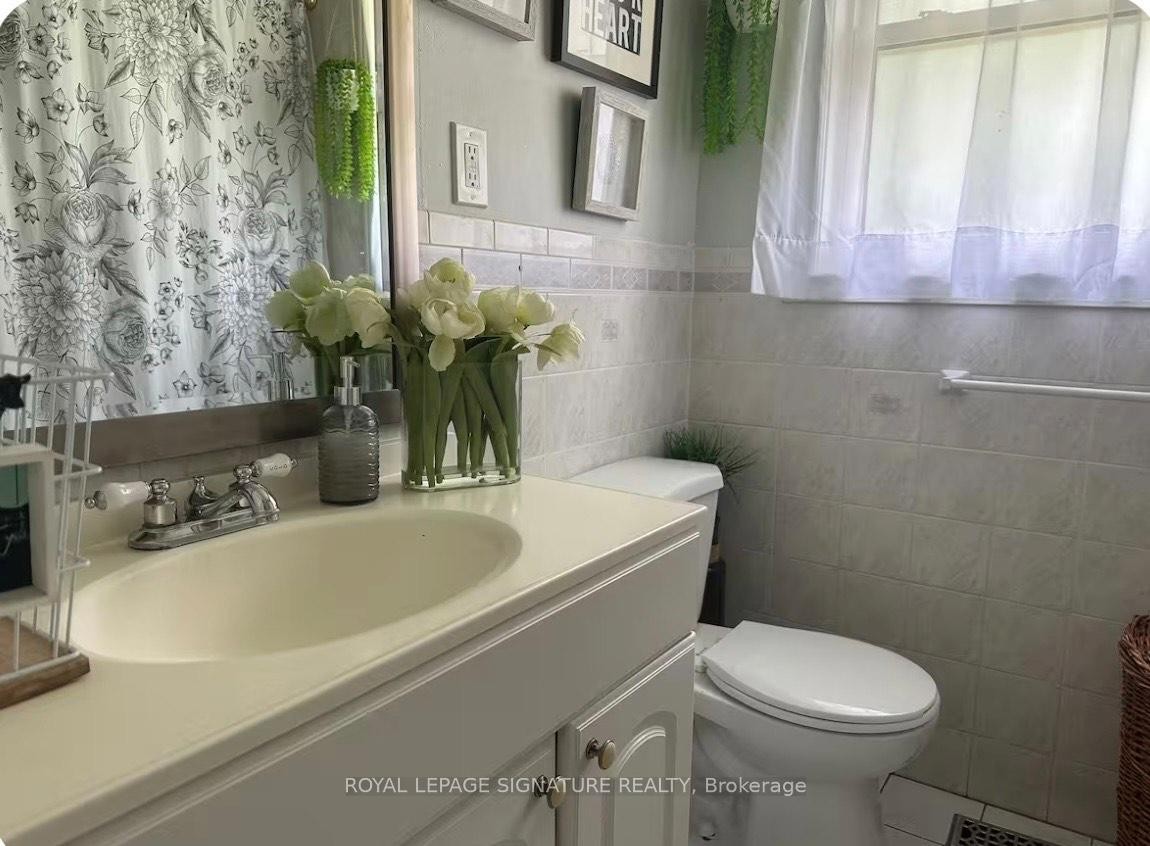 1350 Rebecca Street, Oakville, ON - Indoor Photo Showing Bathroom