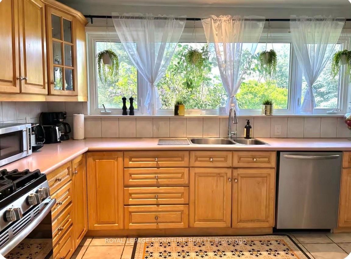 1350 Rebecca Street, Oakville, ON - Indoor Photo Showing Kitchen With Double Sink