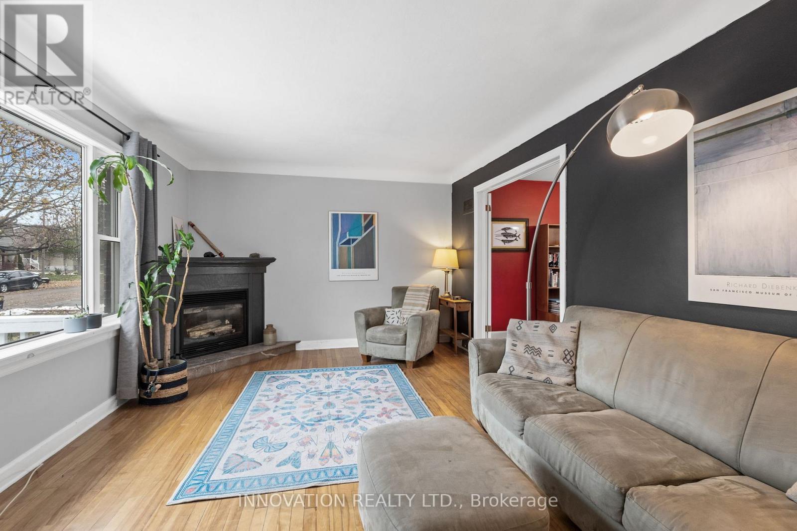 542 Wolffdale Crescent, Ottawa, ON - Indoor Photo Showing Living Room With Fireplace