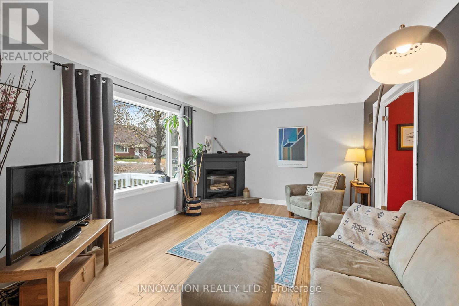 542 Wolffdale Crescent, Ottawa, ON - Indoor Photo Showing Living Room With Fireplace