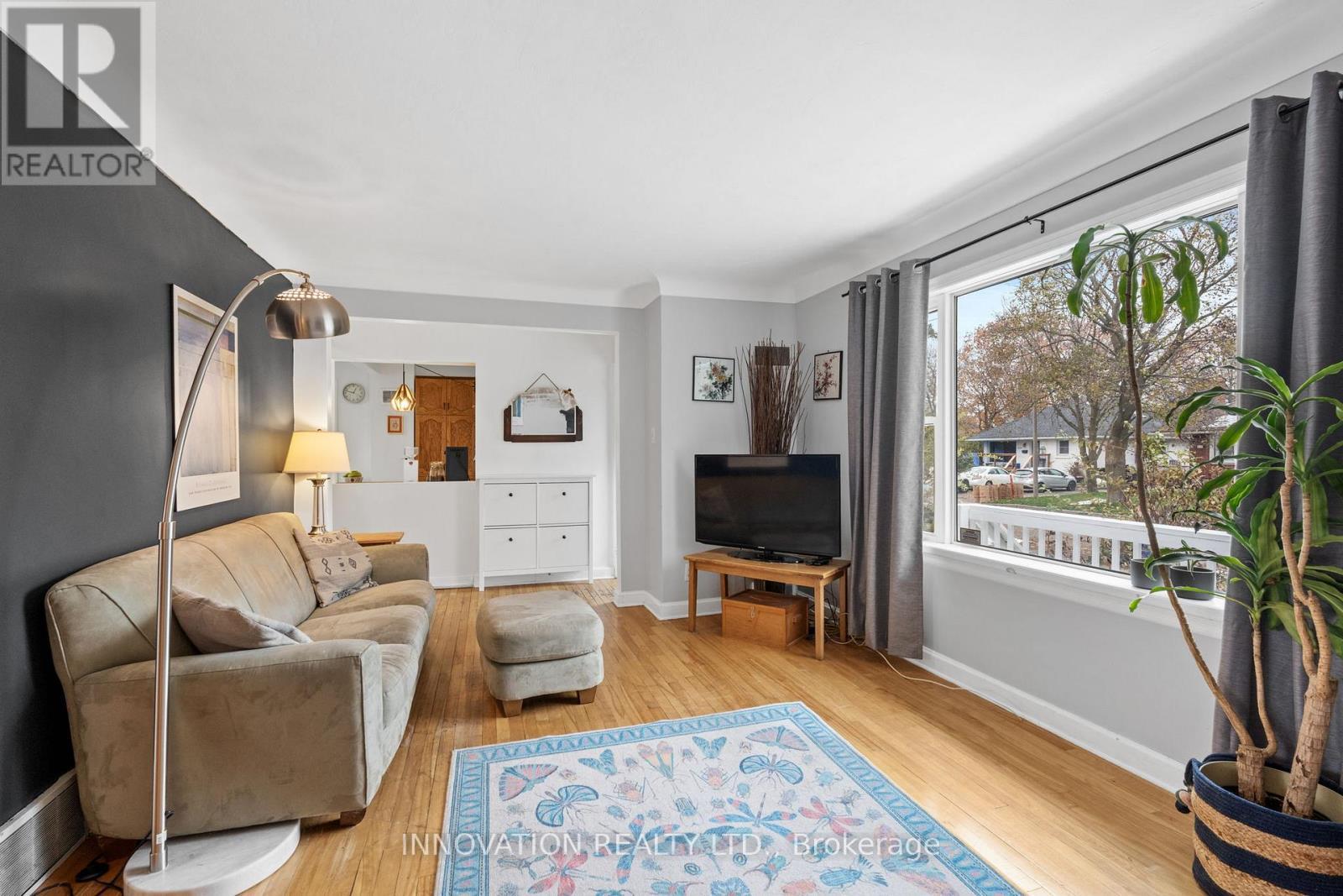 542 Wolffdale Crescent, Ottawa, ON - Indoor Photo Showing Living Room